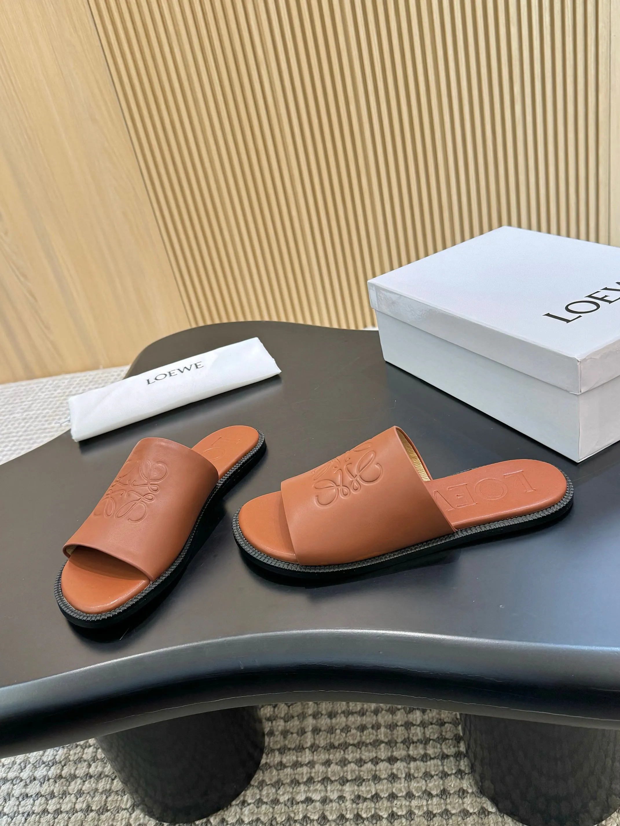 👟👟Ex-factory price 340👟👟 Genuine leather sole +40 LOEWE 25th spring and summer new style, same style for men and women, six colors to choose from. Code number:35-45